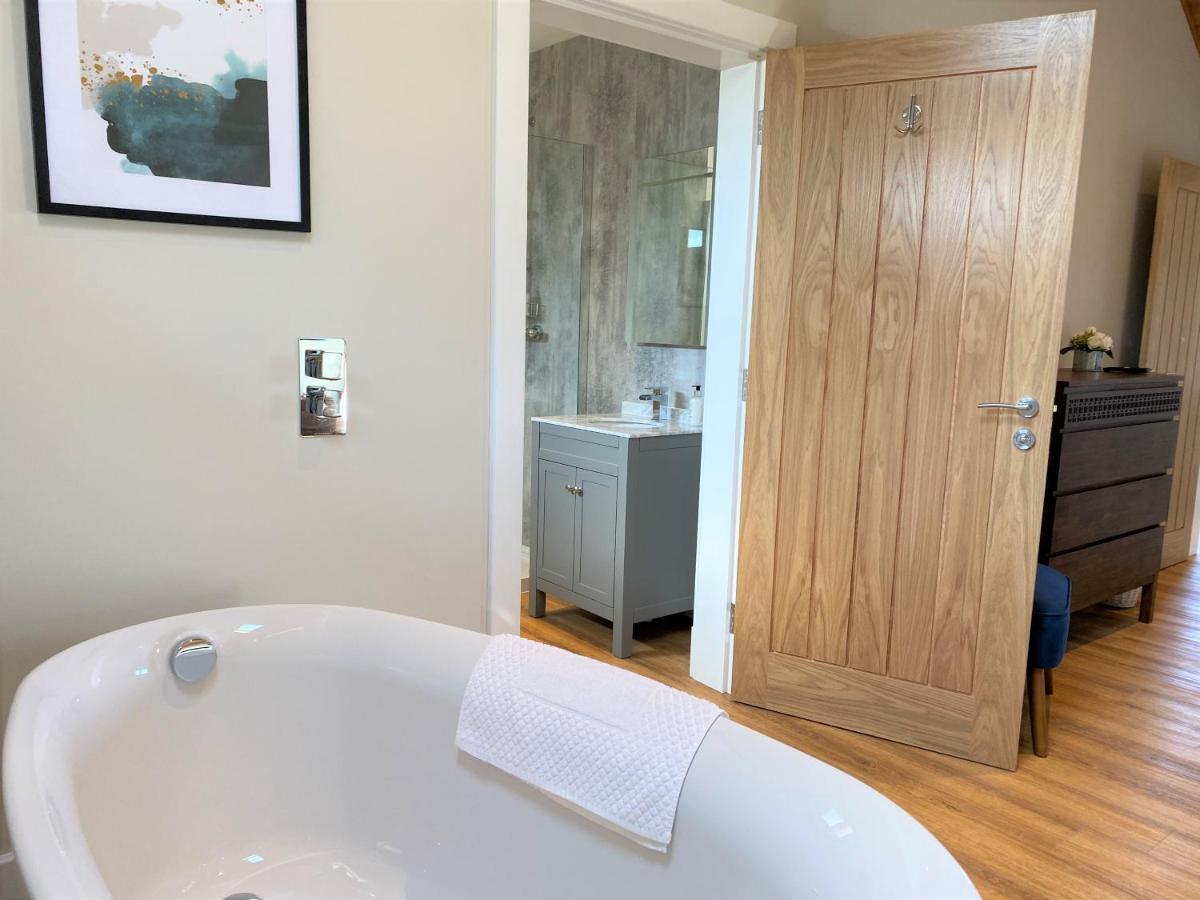 Pheasant Lodge With Hot Tub Forgandenny 外观 照片